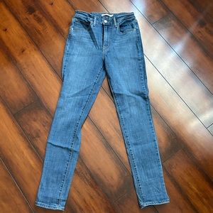 Levi’s high rise skinny. Size 28. 👖